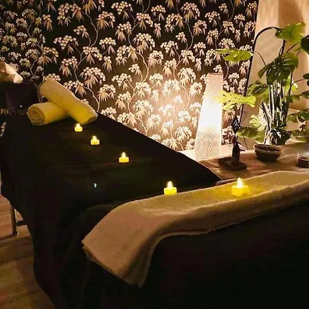 D'hotes Avec Jacuzzi * איבטו